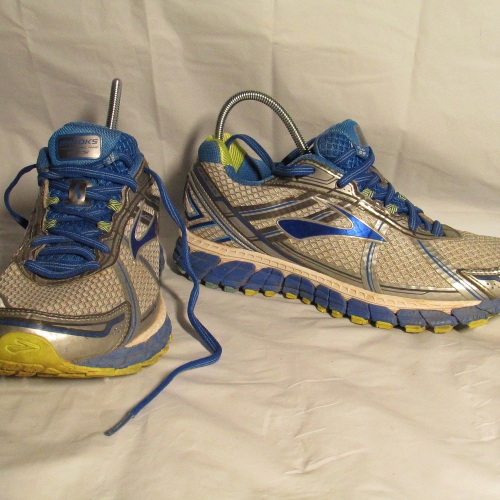 Brooks Adrenaline GTS 15 running shoes